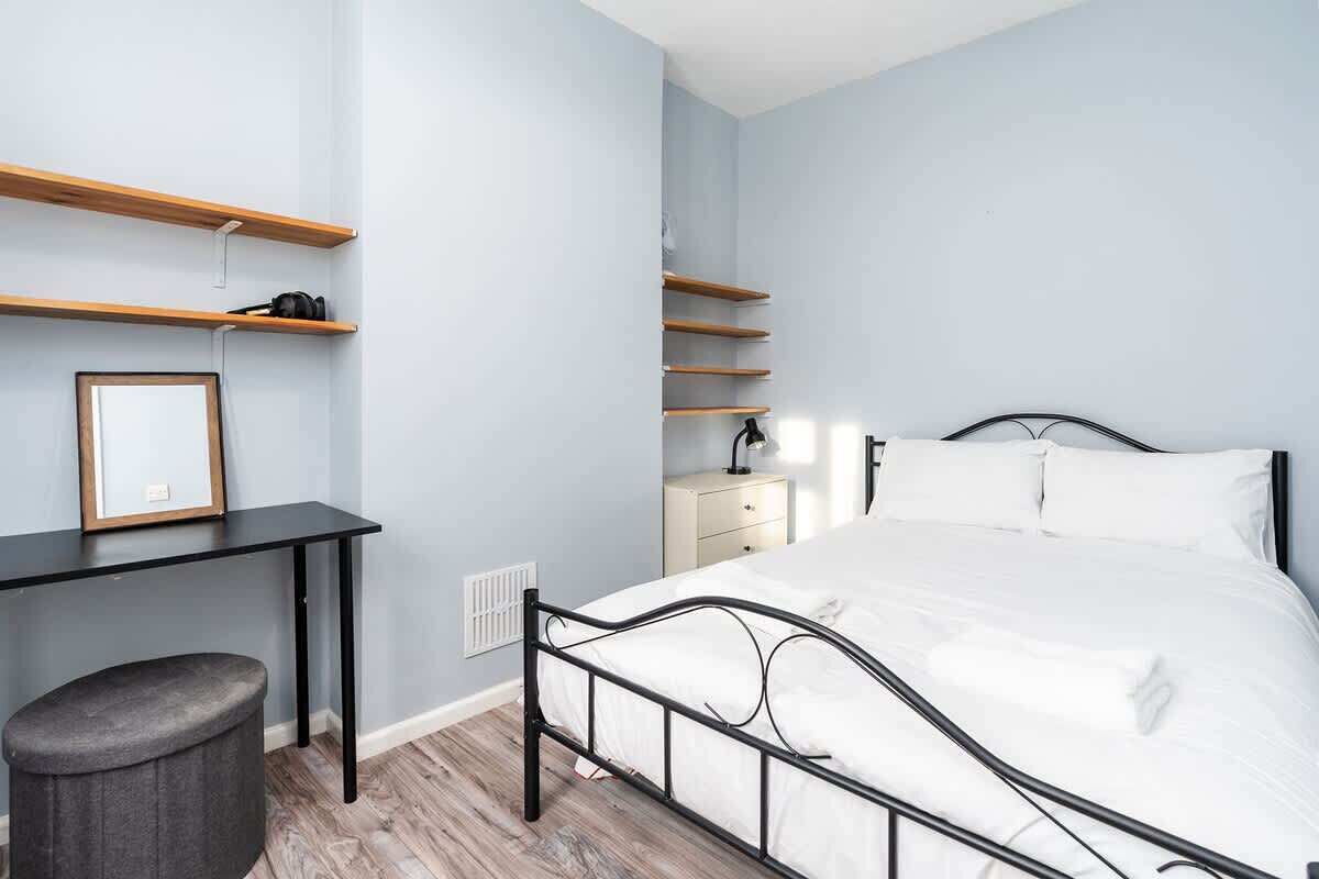 2 bedrooms, iron/ironing board, free WiFi, bed sheets