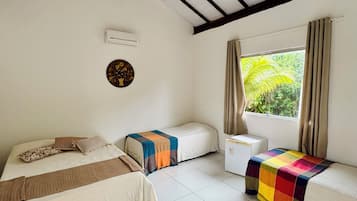 Kamar Quadruple Standar | Dilengkapi dengan perabotan berbeda-beda dan Wi-Fi gratis