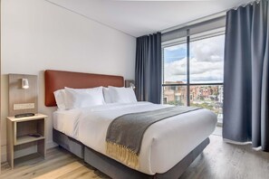 Desk, iron/ironing board, WiFi, bed sheets - w* | Spotless Loft w/ Balcony in Santa Barbara (Bogotá)