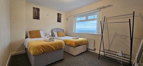 2 bedrooms, desk, iron/ironing board, WiFi