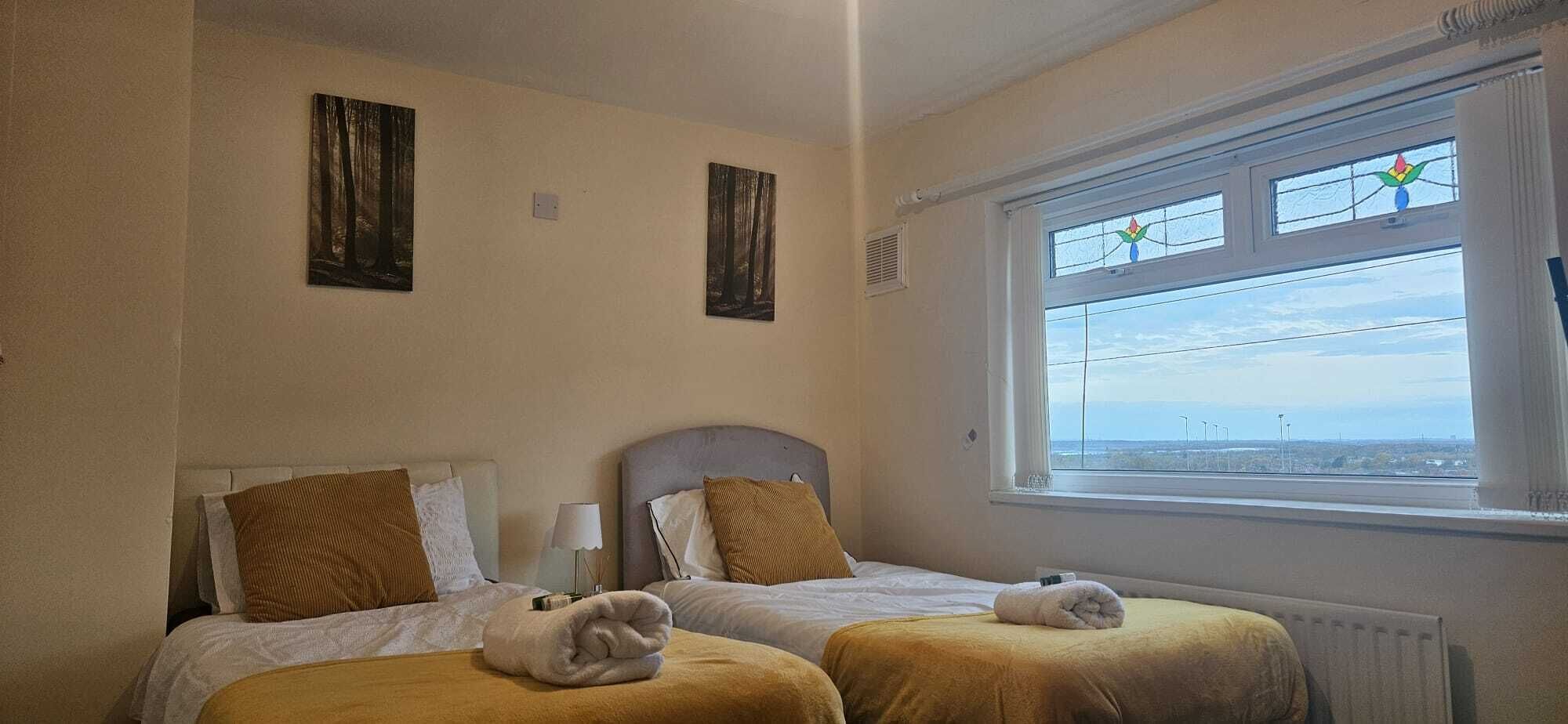 2 bedrooms, desk, iron/ironing board, WiFi