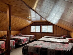 Iron/ironing board, WiFi, bed sheets - Sleeps 15, mountain cabin with mountain and river views. Close to Wolf Creek Ski, on-site river fishing 3/4 mile, snowmobiling, UTV/ATV trails nearby. Duplex Unit rent Aspen@ Riverbend for large groups. (South Fork)