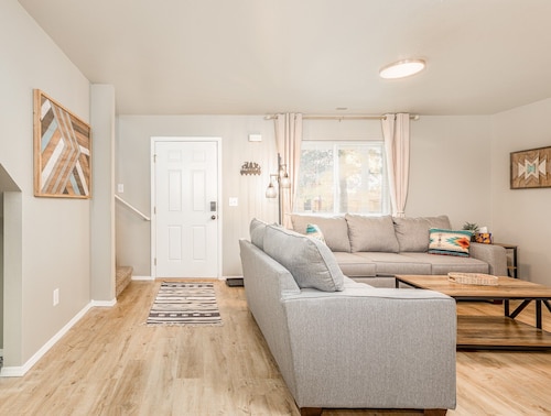 Modern Comfort with Western Flair – 3BR/2BA Townhome!