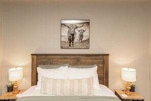 Iron/ironing board, travel cot, WiFi, bed sheets - Modern Comfort with Western Flair – 3BR/2BA Townhome! (Boise)