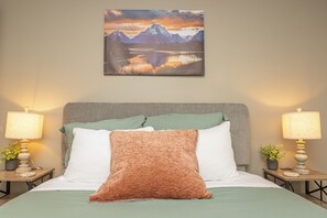 Iron/ironing board, travel cot, WiFi, bed sheets - City Convenience, Mountain Vibes – 3BR/2BA Getaway! (Boise)