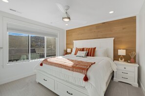 3 bedrooms, iron/ironing board, Internet, bed sheets