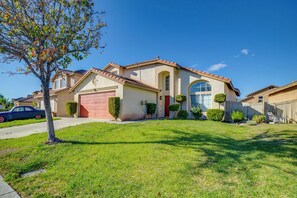 Exterior - Family Home w/ Hot Tub! 2 Mi to Dtwn Riverside (Riverside)