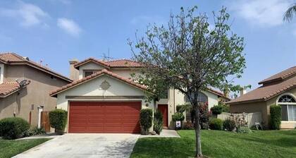 Family Home w/ Hot Tub! 2 Mi to Dtwn Riverside