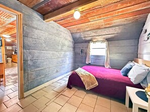 WiFi, bed sheets - The Tin Stay at Lake Whitney (Clifton)