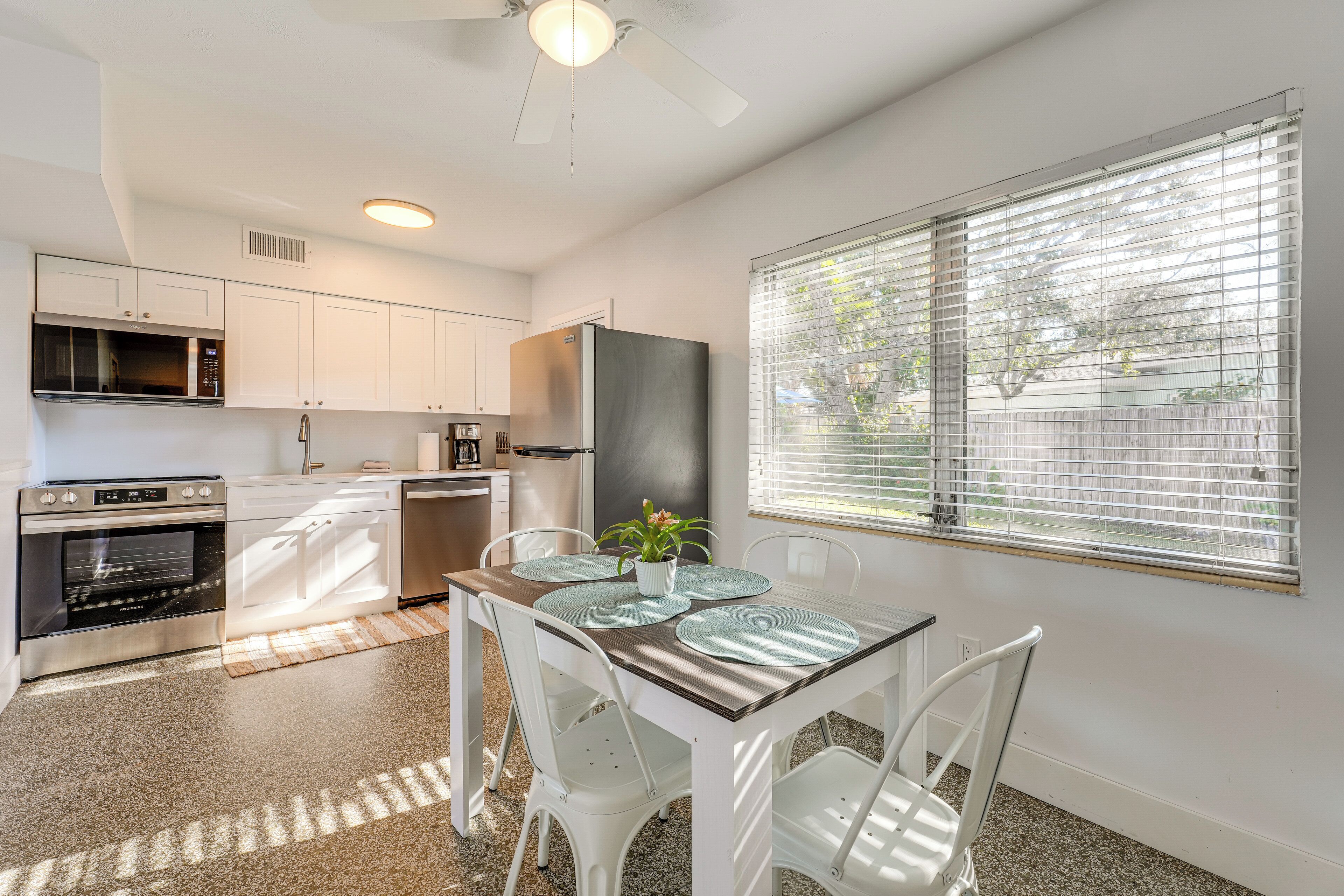 Fridge, microwave, stovetop, dishwasher