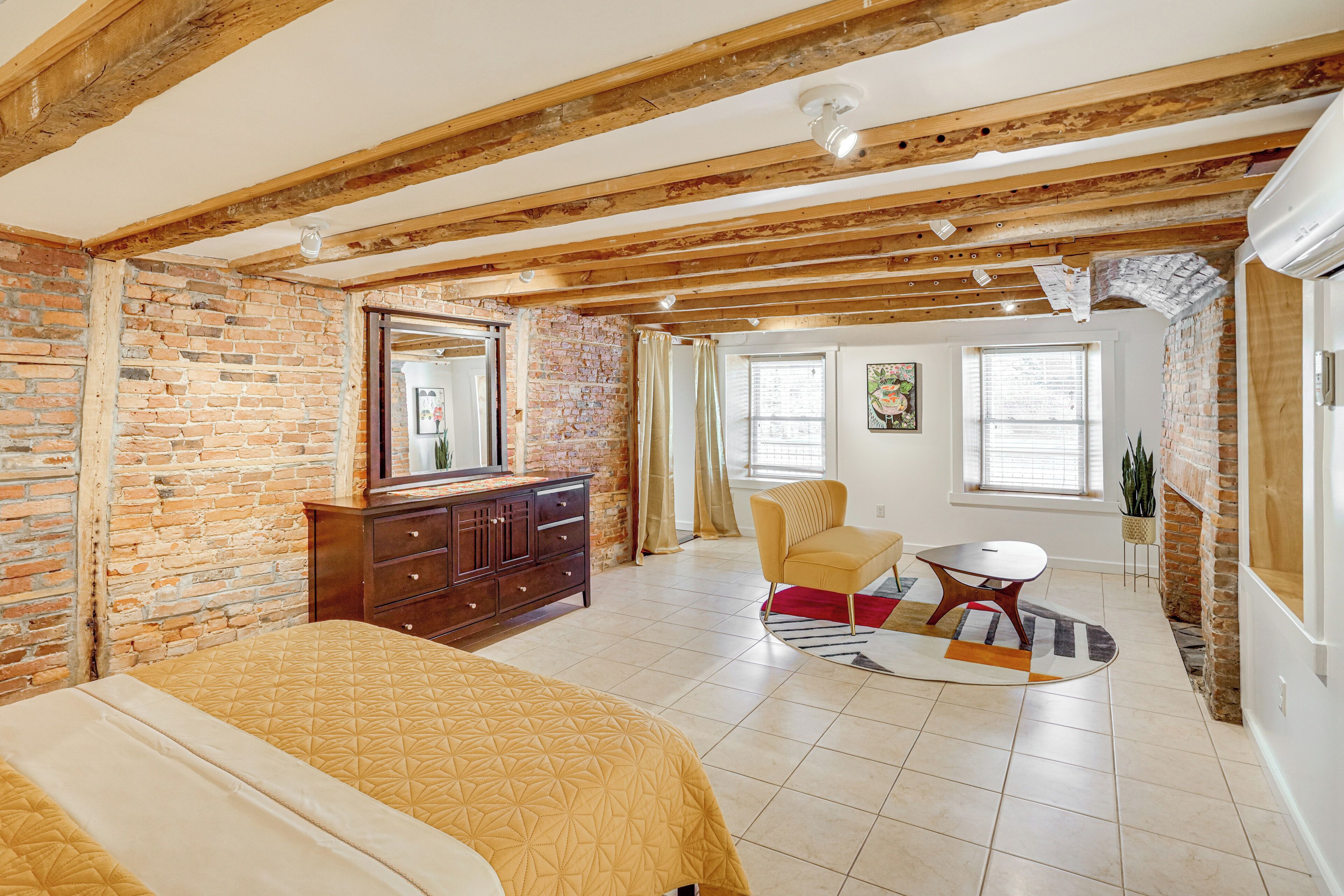 Iron/ironing board, Internet, bed sheets