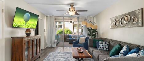 Fernseher, Tischtennisplatte, Bücher