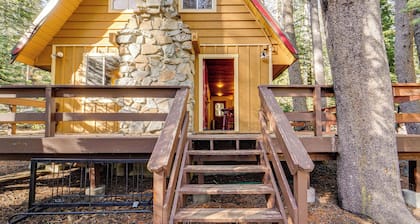 Near Slopes, Donner Lake & Trails! Woodsy Retreat