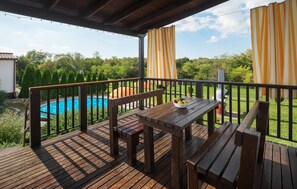 Outdoor dining - Beautiful home in Tinjan (Tinjan)