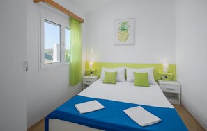 2 bedrooms, travel cot, free WiFi - Awesome home in Tinjan (Tinjan)
