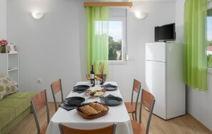 Dining - Stunning home in Tinjan (Tinjan)