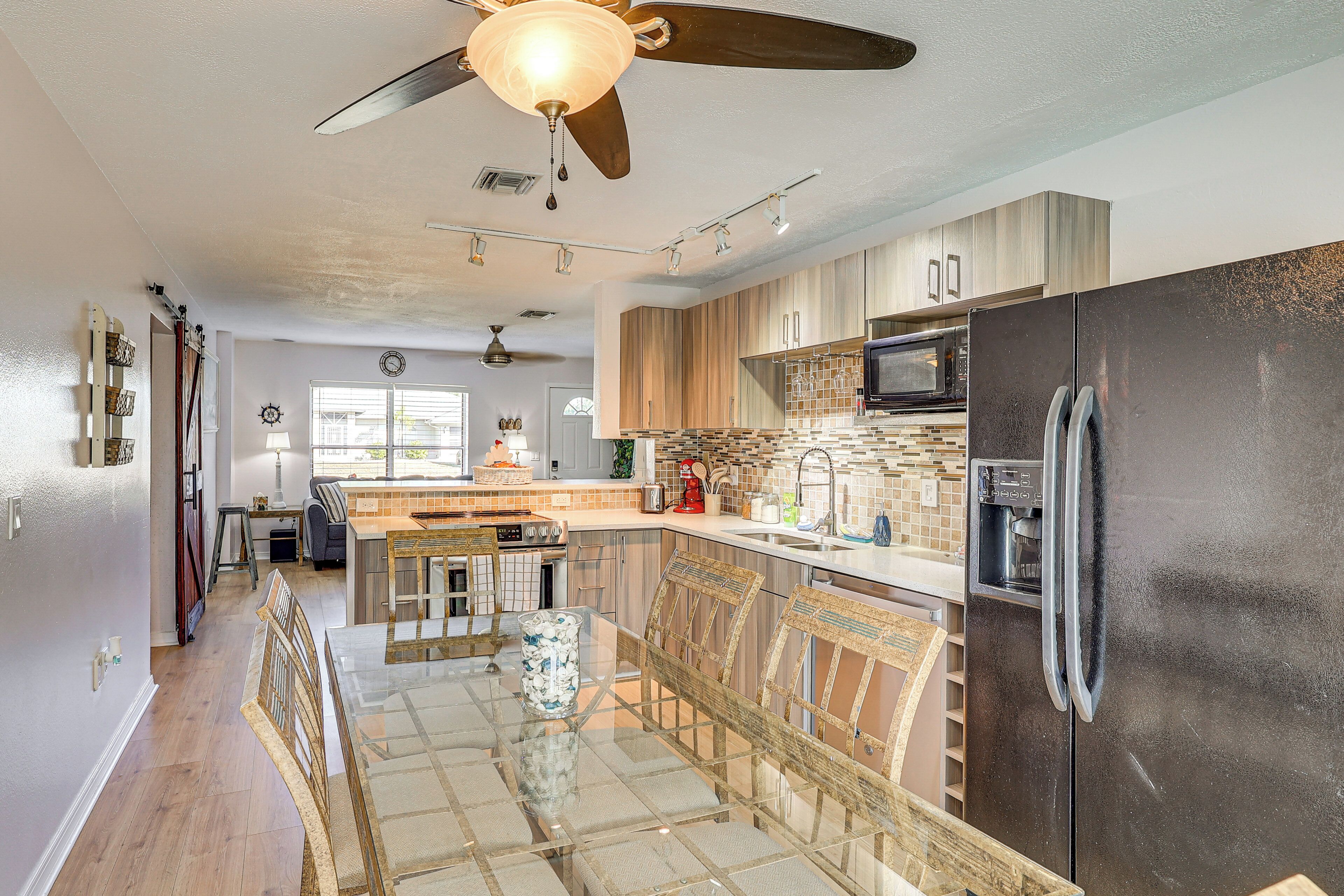 Fridge, microwave, stovetop, dishwasher