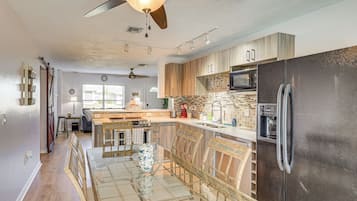 Fridge, microwave, stovetop, dishwasher