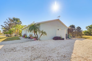 Property grounds - 5 Mi to Golf & Trails: North Port Retreat w/ Pool (North Port)