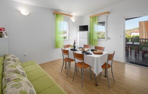 Dining - Amazing home in Tinjan (Tinjan)