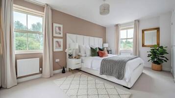 4 bedrooms, desk, iron/ironing board, free WiFi