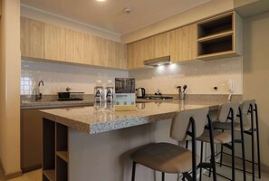 Fridge, microwave, oven, stovetop - w* | Beautiful 2BR w/ Balcony  in Miraflores (Miraflores)