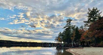 Suissevale Lake Retreat - Hot Tub, Beach and Games