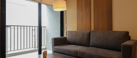 Una televisión, una oficina