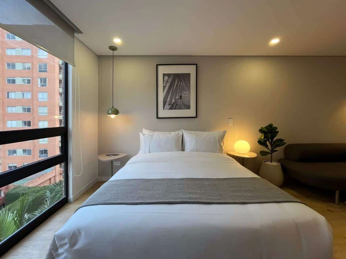 Desk, iron/ironing board, WiFi, bed sheets