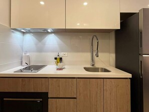 Fridge, microwave, stovetop, coffee/tea maker - w* | Bright Loft in the Heart of Bogotá (Bogotá)
