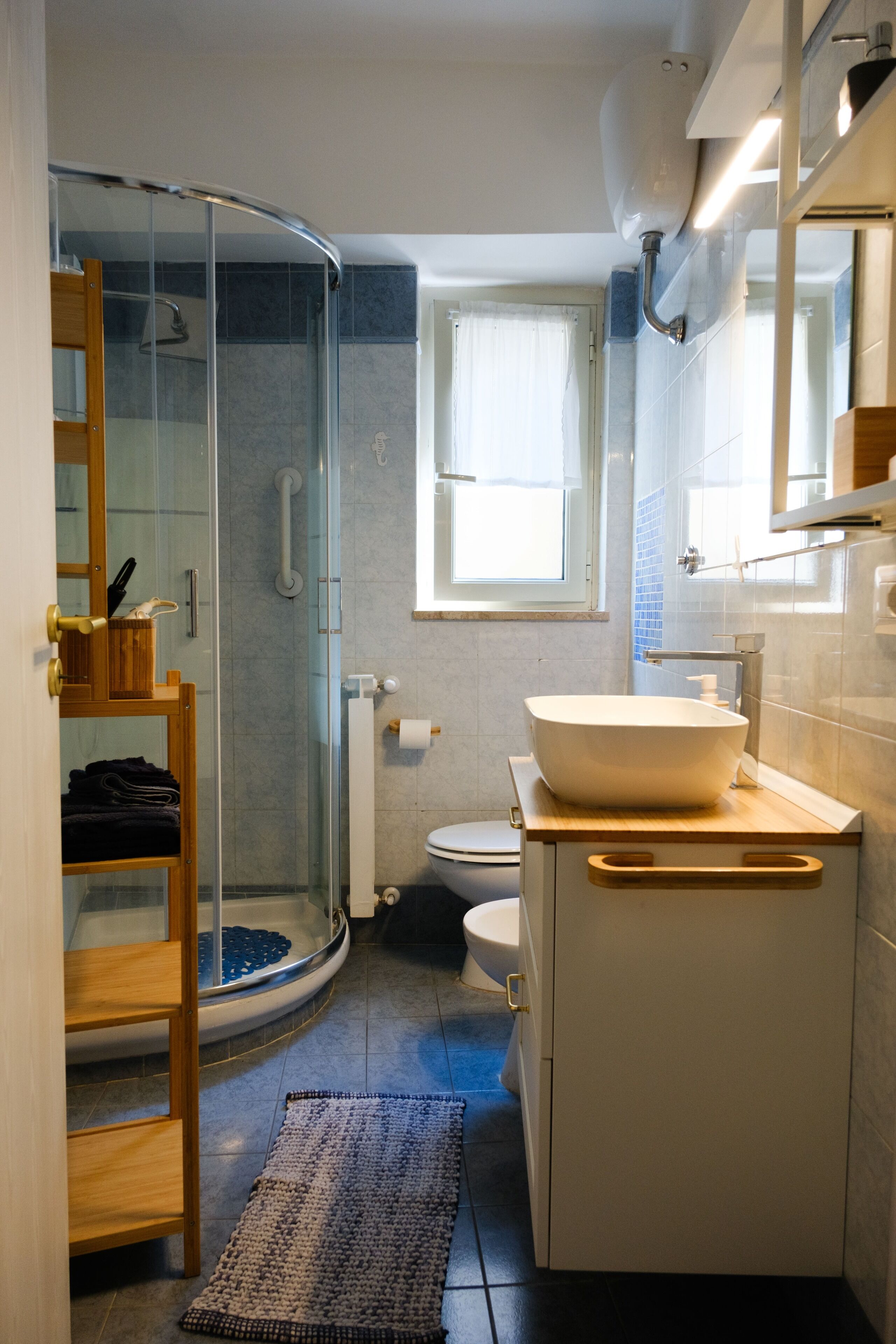 Doccia, asciugacapelli, bidet, asciugamani