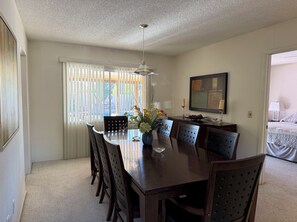 Dining - Charming 3-bedroom house with AC in sunny Scottsdale (Scottsdale)