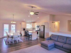 Smart TV - Grand Rapids Area Stay, Shopping and Entertainment (Wyoming)