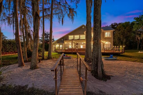 The Ultimate Lakeside Getaway! 4BR Home w/ Private Dock, Hot Tub & Kayaks.