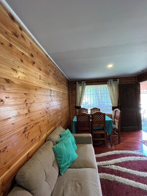 Classic Chalet, Garden View | Living area - Cabañas Los Laureles - Licán Ray (Licán Ray)