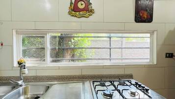 Classic Chalet, Garden View | Private kitchen