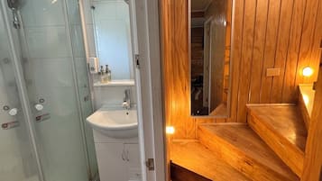 Chalet clásico, vista al jardín | Cocina privada