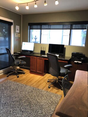 Business centre - Cozy 1-Bedroom 1-Bath condo in lovely Scottsdale (Scottsdale)