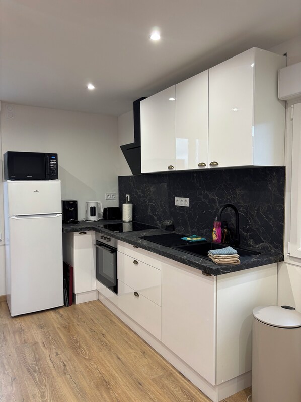 Private kitchen - Country house near Mont Saint Michel (Saint-Aubin-de-Terregatte)