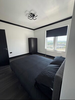 4 bedrooms, iron/ironing board, WiFi, bed sheets - 4 Bedroom Luxurious Flat Greatly Located (Newcastle upon Tyne)