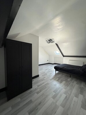 4 bedrooms, iron/ironing board, WiFi, bed sheets - 4 Bedroom Luxurious Flat Greatly Located (Newcastle upon Tyne)