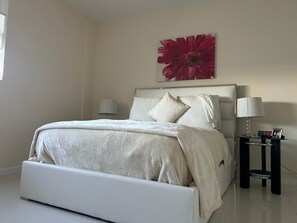WiFi, bed sheets - Ocean front luxury apartment in North Miami with all the amenities (Hollywood)