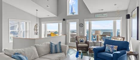 Televisión y chimenea