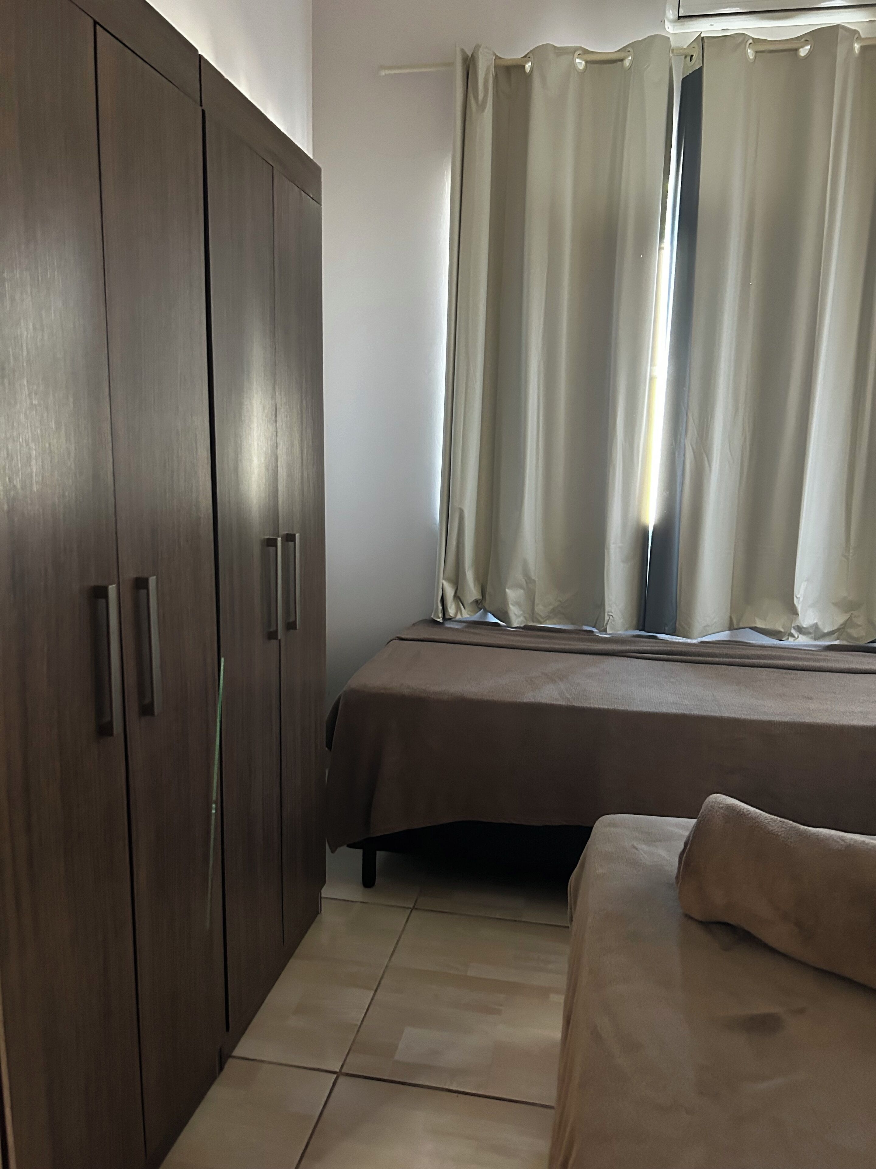 Bügeleisen/Bügelbrett, Internetzugang, Bettwäsche