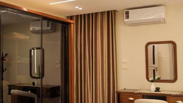 Bügeleisen/Bügelbrett, WLAN, Bettwäsche