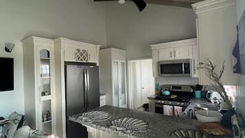 Microondas, horno y parrilla de estufa