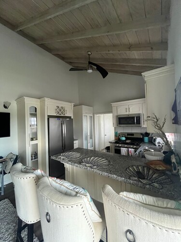 An exceptional fully equipped 3-bedroom suite.