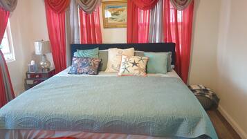 Tabla de planchar con plancha, wifi y ropa de cama