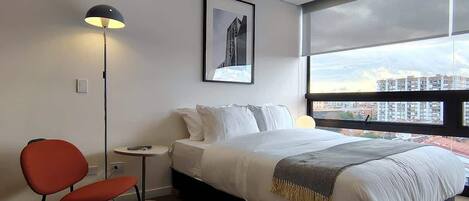 Desk, iron/ironing board, WiFi, bed sheets