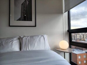 1 habitación, escritorio, tabla de planchar con plancha y wifi 